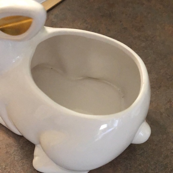 Pair of white bunnies on is candy dish - Picture 4 of 9